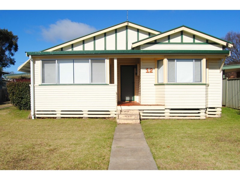 12 Avern Street, Inverell NSW 2360