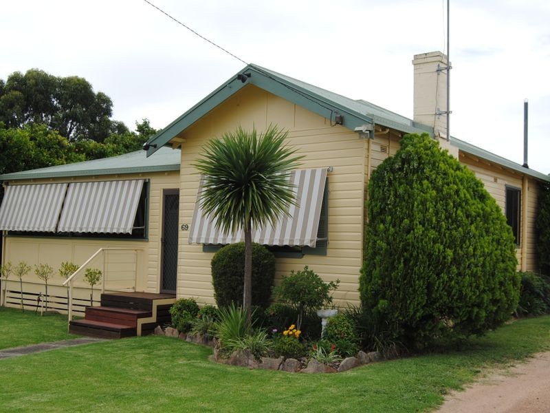 69 Rose Street, Inverell NSW 2360