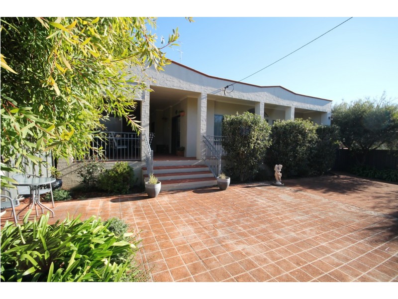 2 Herbert Street, Inverell NSW 2360