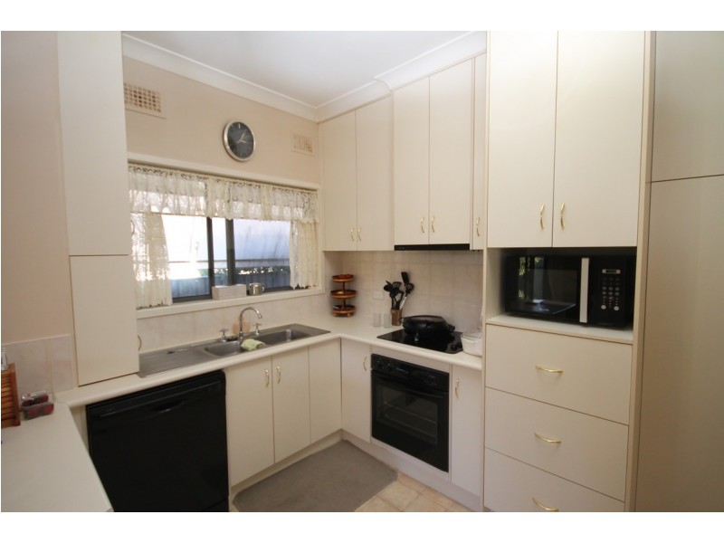 2 Herbert Street, Inverell NSW 2360