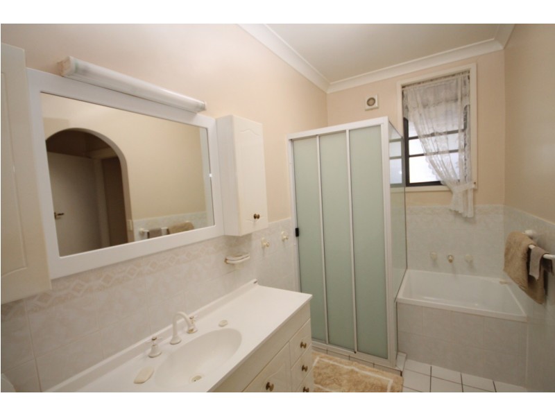 2 Herbert Street, Inverell NSW 2360