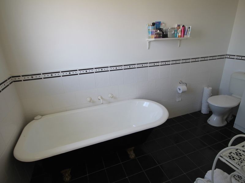 4 Gordon Street, Inverell NSW 2360