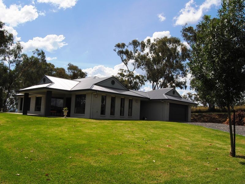 70 Caloola Drive, Inverell NSW 2360