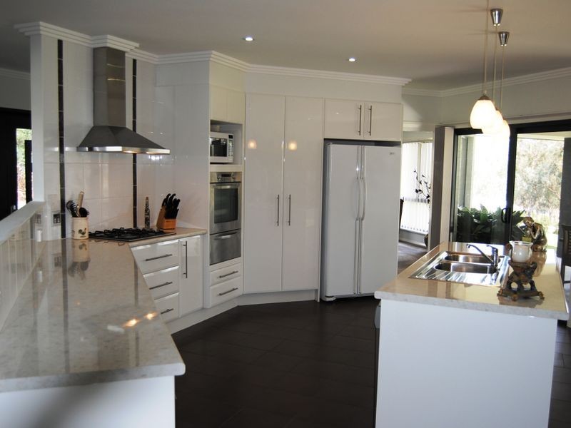 70 Caloola Drive, Inverell NSW 2360