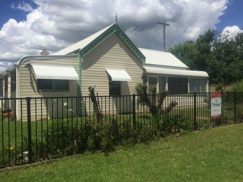 90 Lawrence Street, Inverell NSW 2360