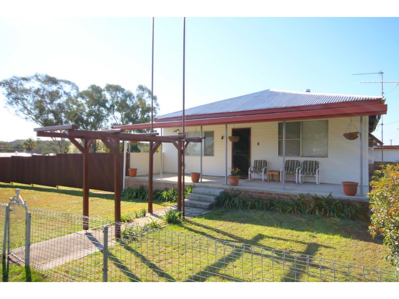 8 Hall Street, Gilgai NSW 2360