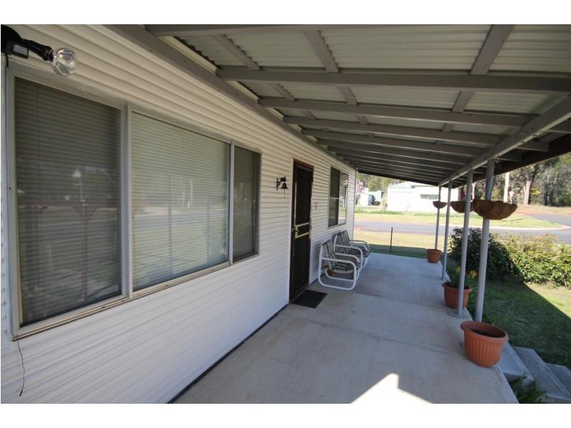 8 Hall Street, Gilgai NSW 2360