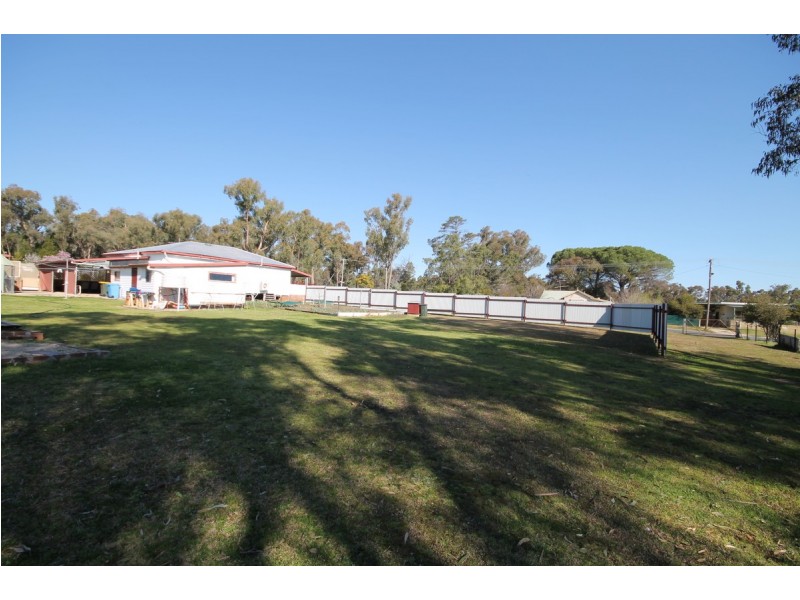 8 Hall Street, Gilgai NSW 2360
