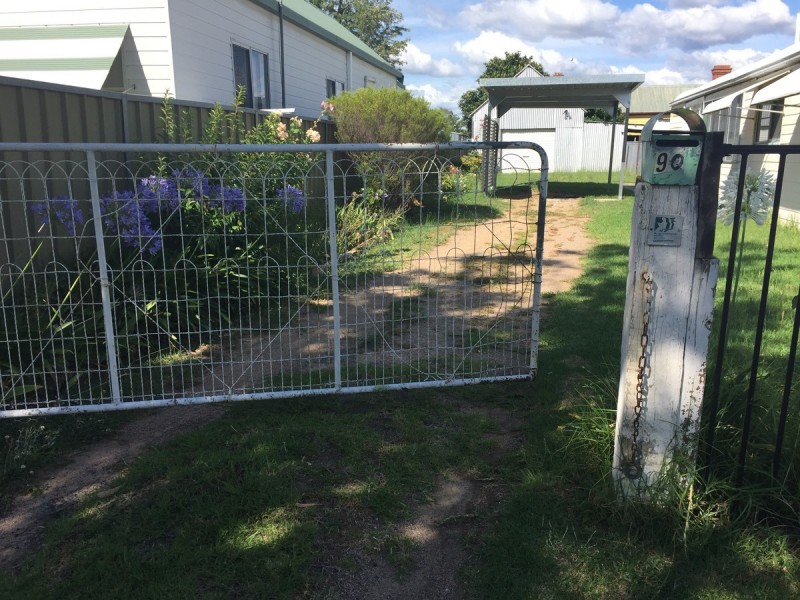 90 Lawrence Street, Inverell NSW 2360