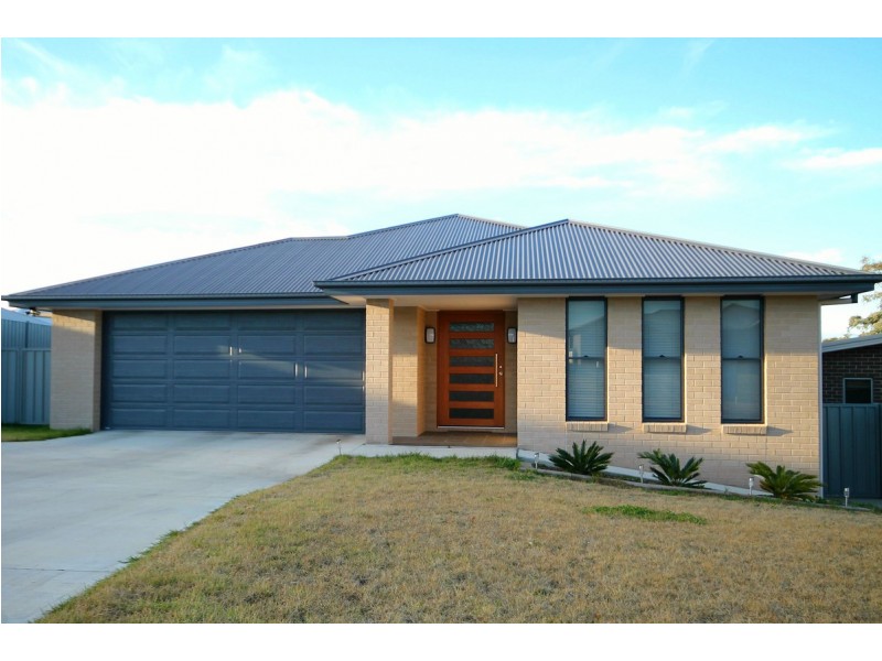 9 Stainfield Drive, Inverell NSW 2360
