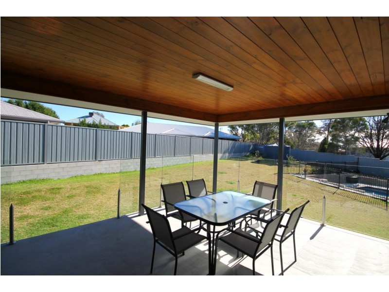 9 Stainfield Drive, Inverell NSW 2360