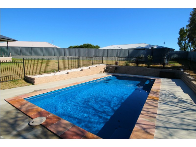 9 Stainfield Drive, Inverell NSW 2360