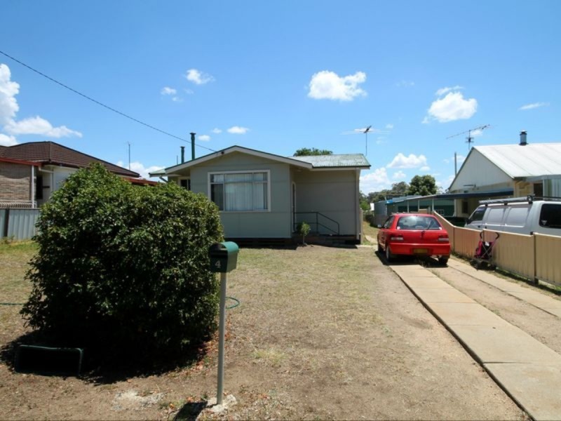 4 Girle Street, Inverell NSW 2360
