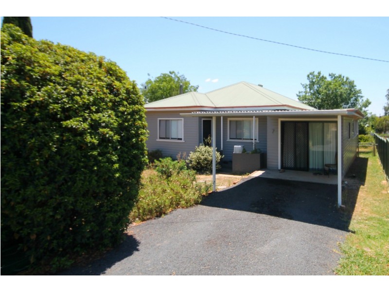 7 Butler Street, Inverell NSW 2360
