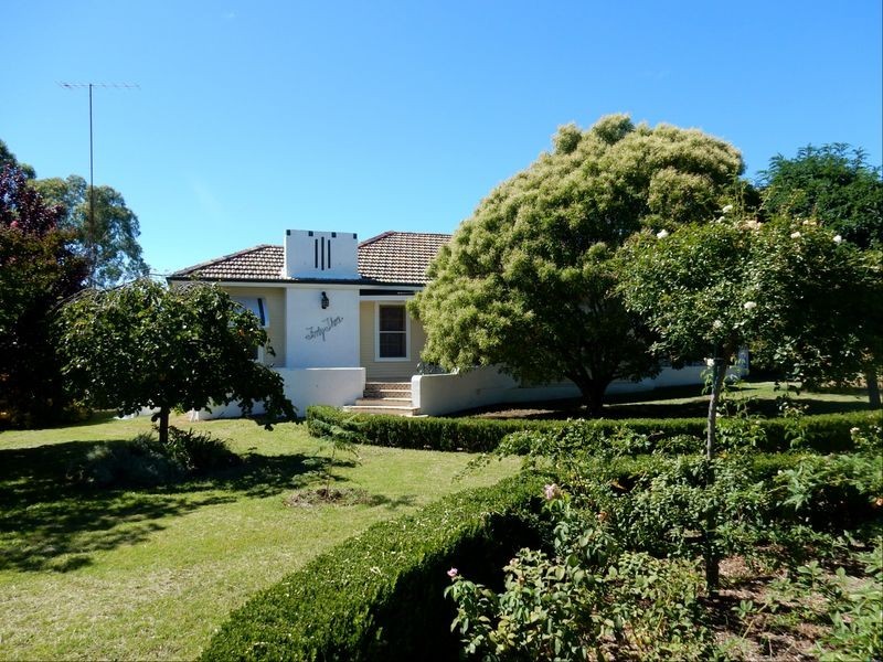 - Brae Street, Inverell NSW 2360