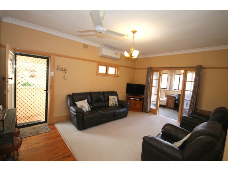 19 Herbert Street, Inverell NSW 2360