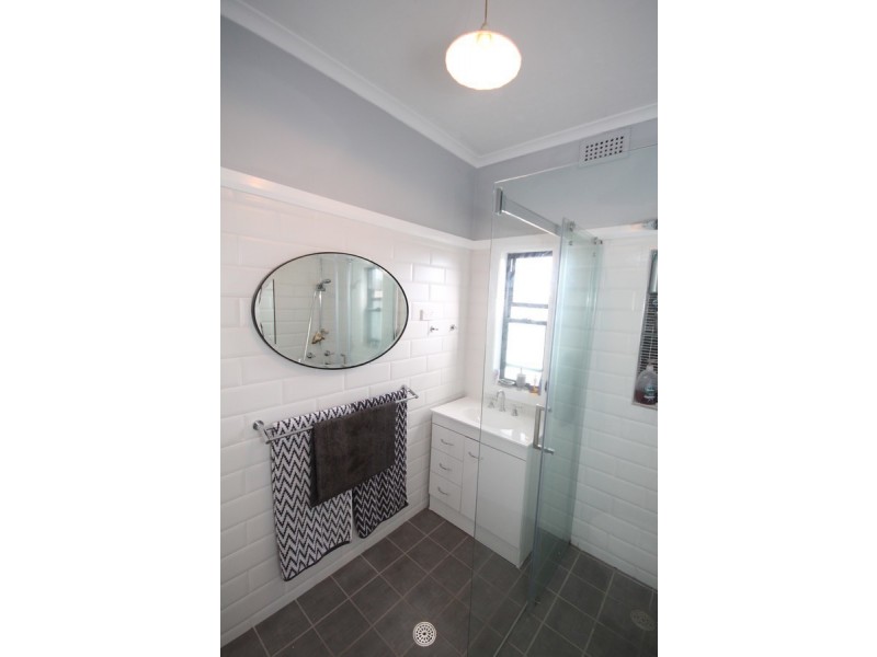 19 Herbert Street, Inverell NSW 2360