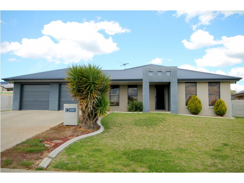 13 Kingfisher Drive, Inverell NSW 2360