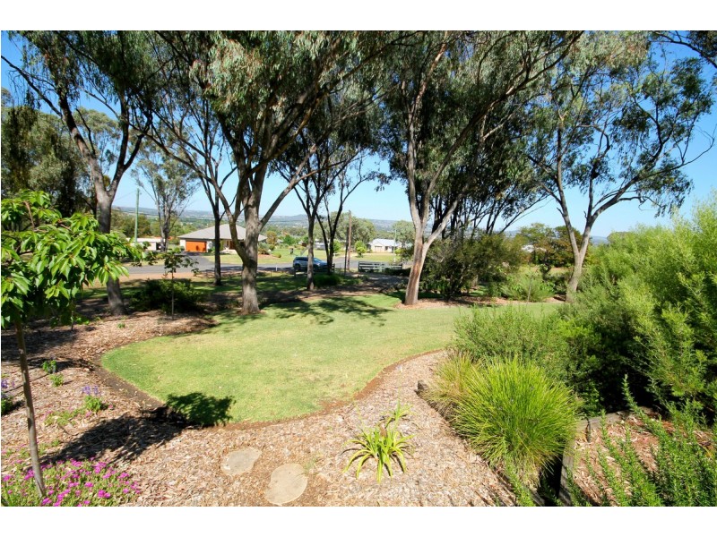84 Wolbah Close, Inverell NSW 2360