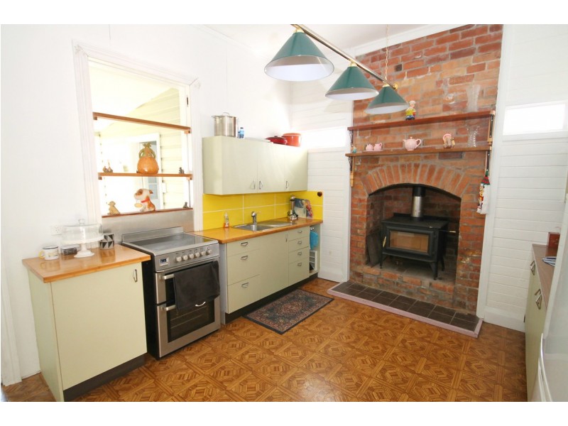 90 Lawrence Street, Inverell NSW 2360