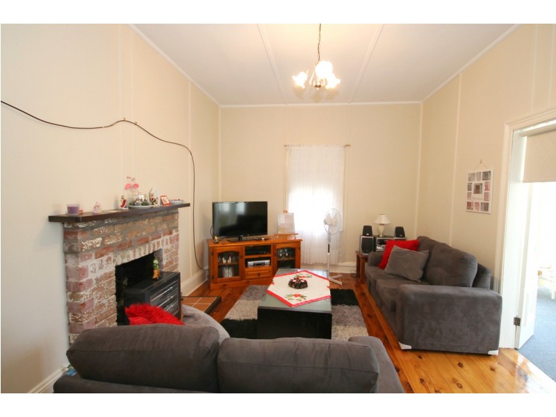 90 Lawrence Street, Inverell NSW 2360