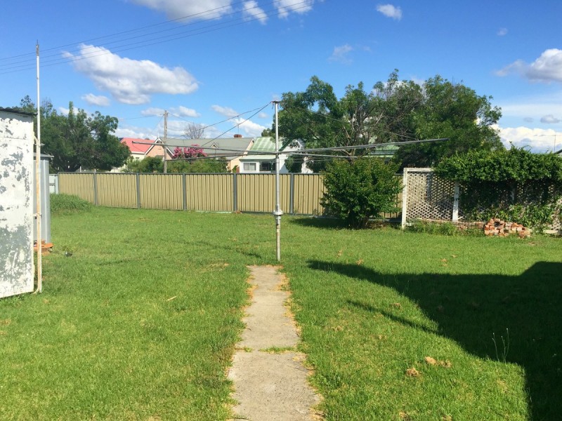 90 Lawrence Street, Inverell NSW 2360