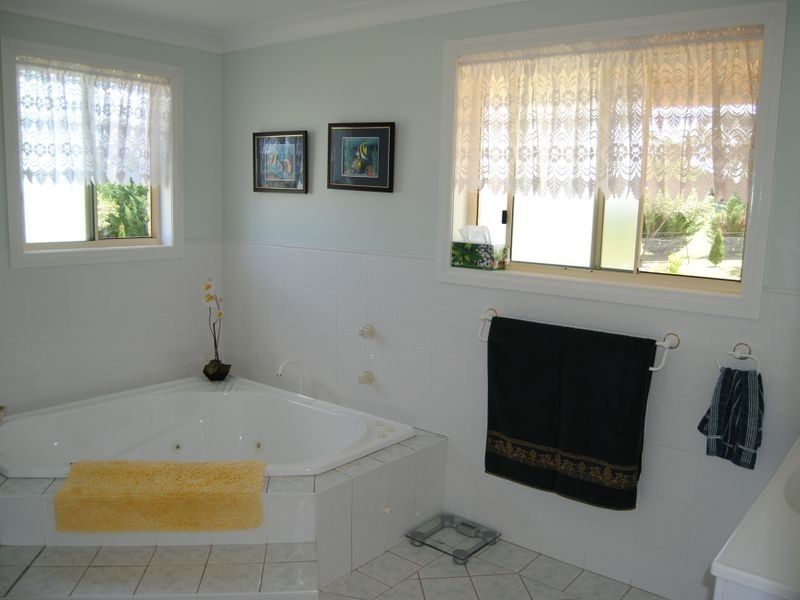 104 Runnymede Drive, Inverell NSW 2360
