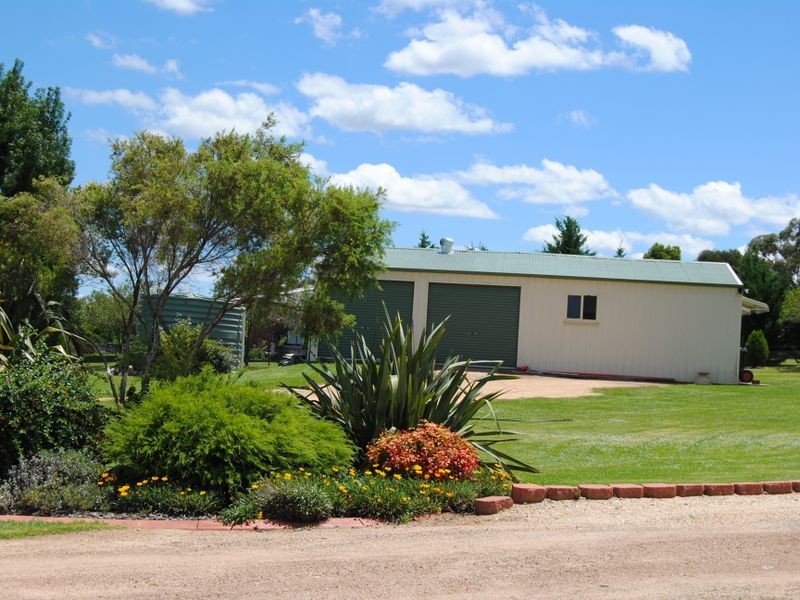 104 Runnymede Drive, Inverell NSW 2360