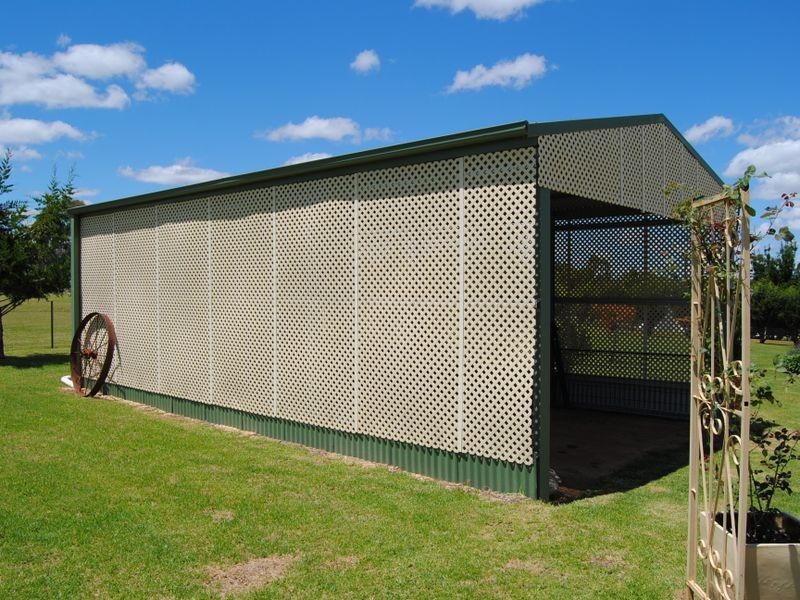 104 Runnymede Drive, Inverell NSW 2360