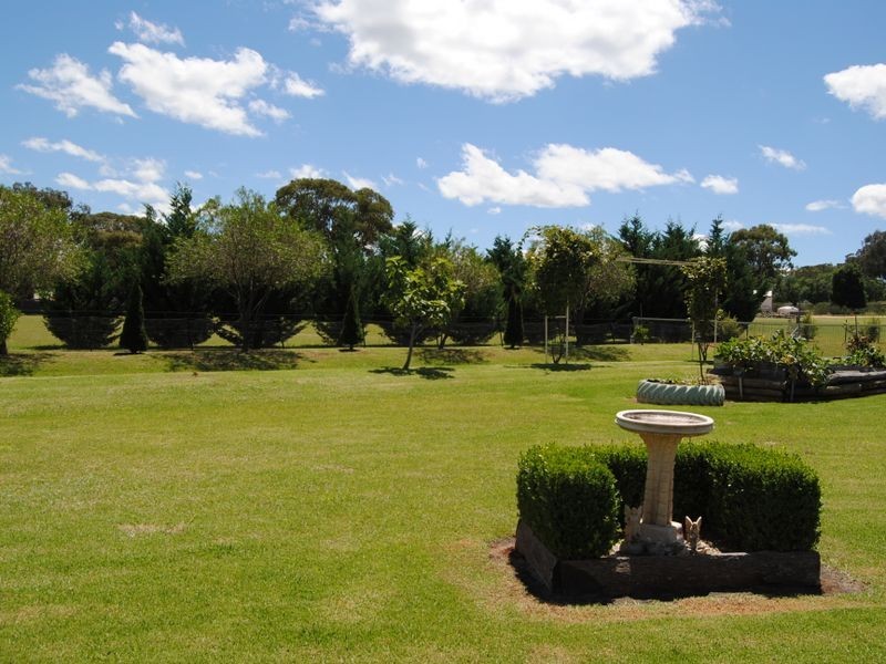 104 Runnymede Drive, Inverell NSW 2360