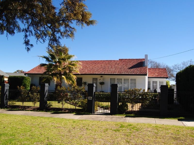 24 Brae Street, Inverell NSW 2360