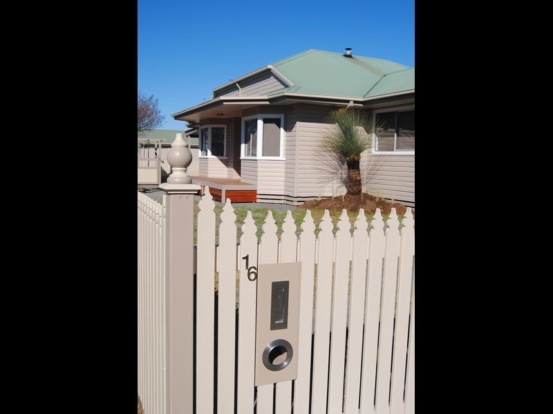 16 Chisholm Street, Inverell NSW 2360