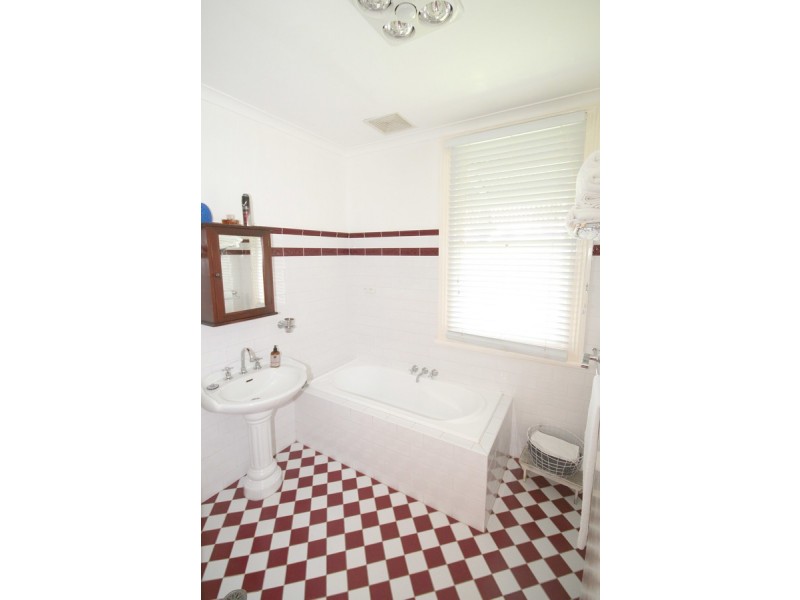 32 Brae Street, Inverell NSW 2360