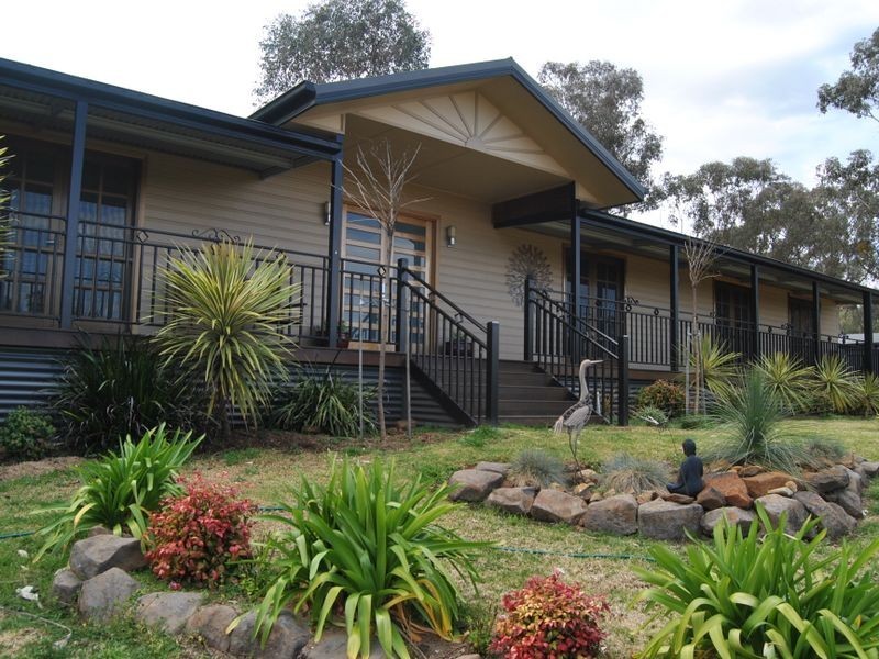 64 Wolbah Close, Inverell NSW 2360