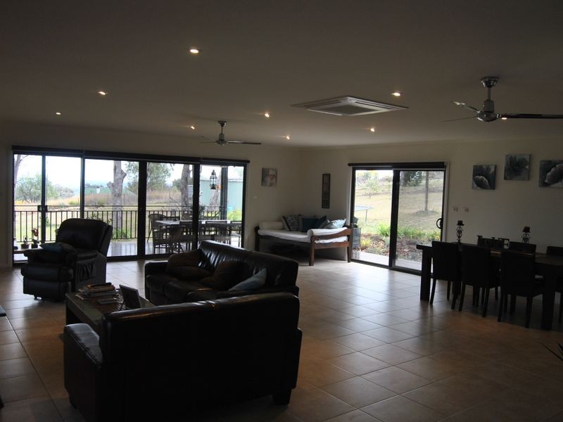 64 Wolbah Close, Inverell NSW 2360