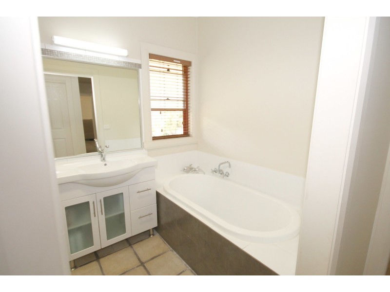 58 Wolbah Close, Inverell NSW 2360