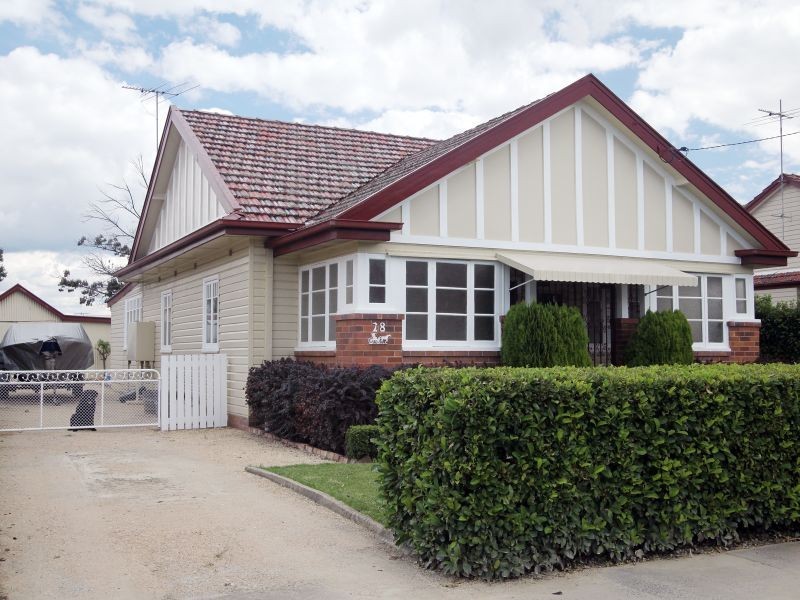28 Chisholm Street, Inverell NSW 2360