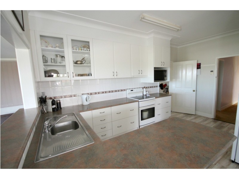 2 Lewin Street, Inverell NSW 2360