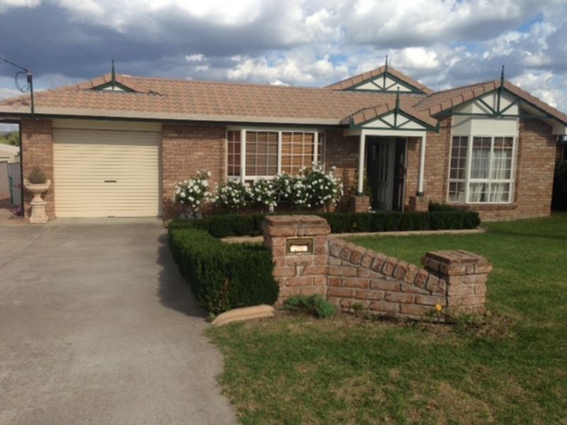 17 Brownleighvale Drive, Inverell NSW 2360