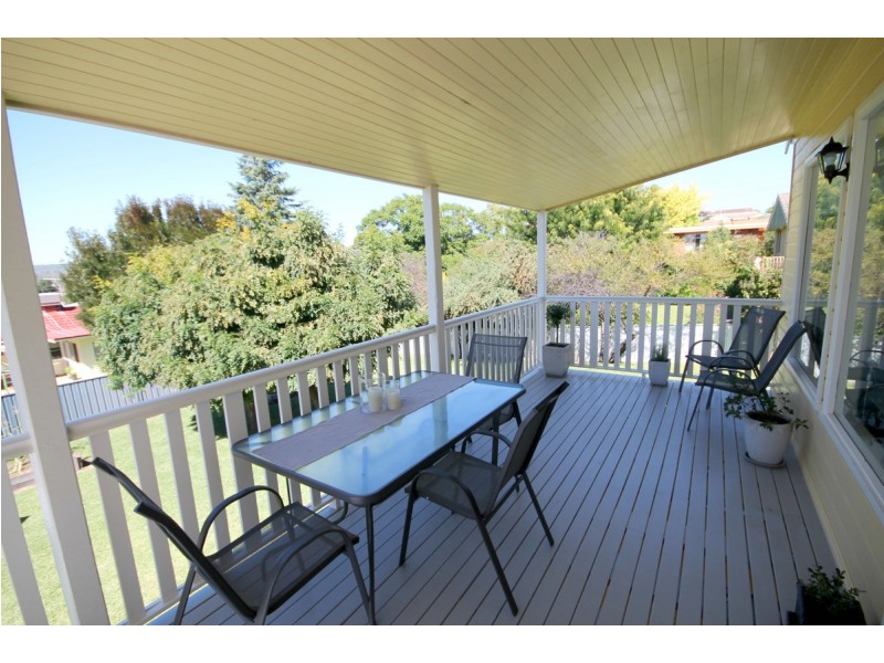 28 Gordon Street, Inverell NSW 2360
