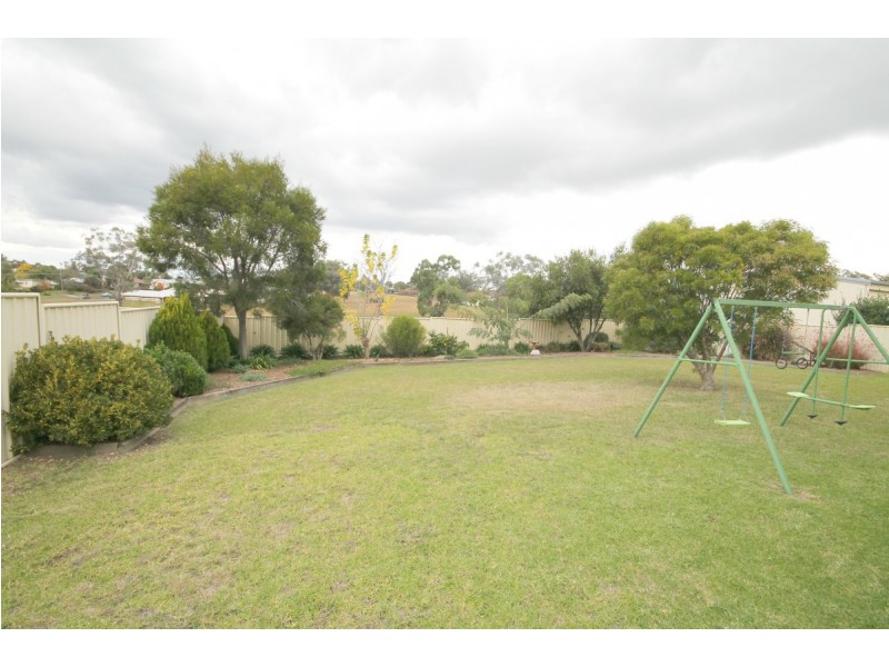 16 Crestview Place, Inverell NSW 2360