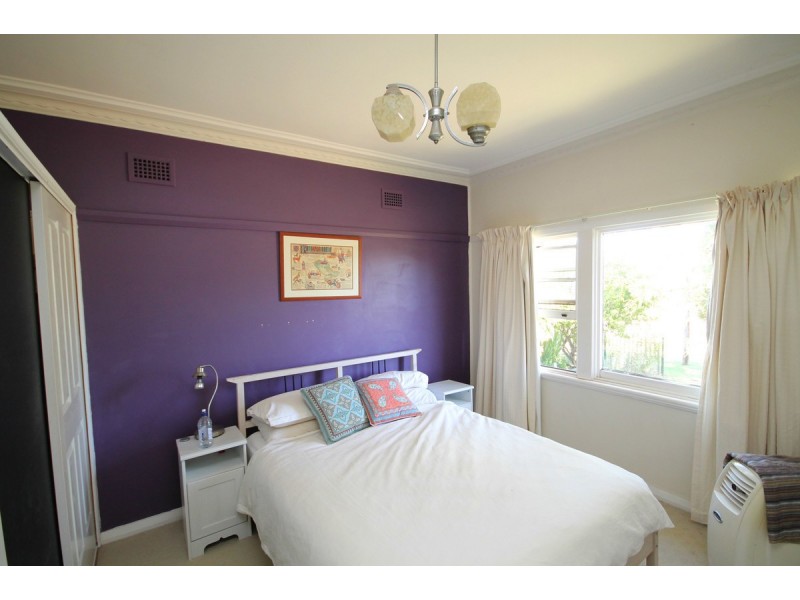 9 East Street, Inverell NSW 2360