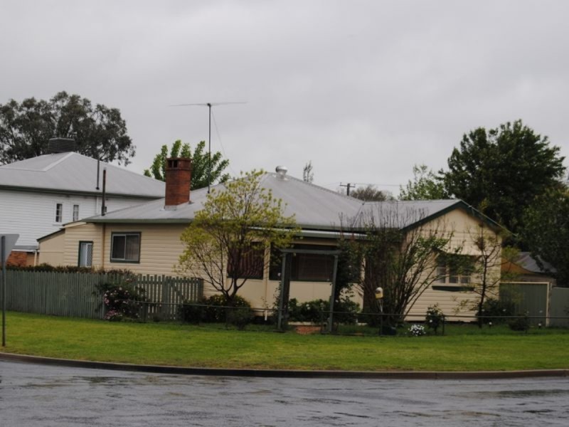 74 Mansfield Street, Inverell NSW 2360