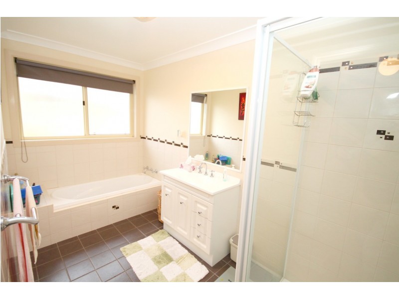 16 Crestview Place, Inverell NSW 2360