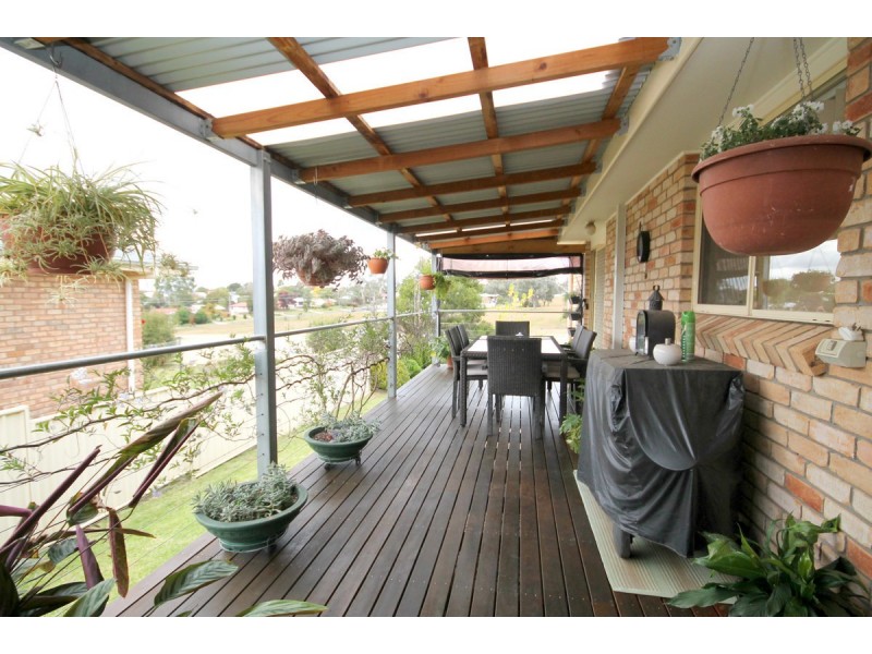 16 Crestview Place, Inverell NSW 2360