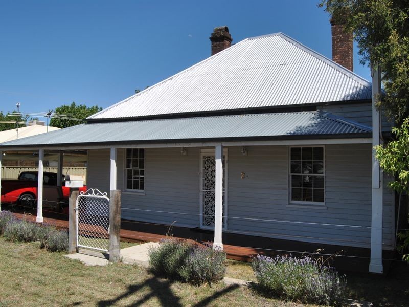 2A Ross Street, Inverell NSW 2360