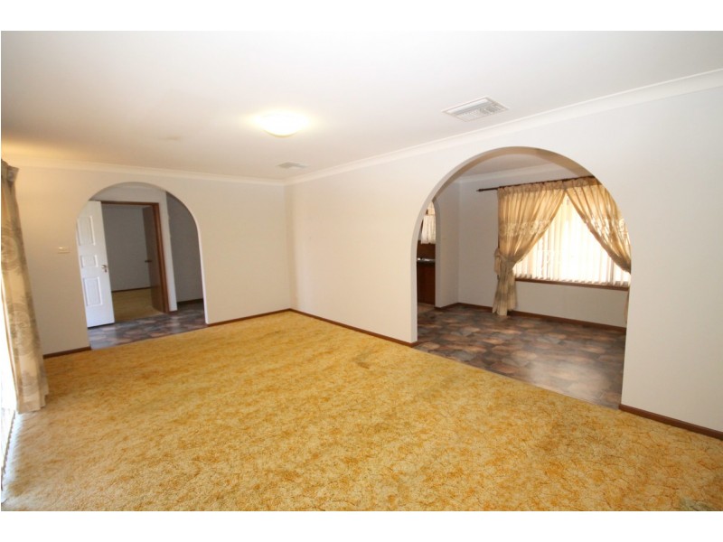 8 Sequoia Place, Inverell NSW 2360