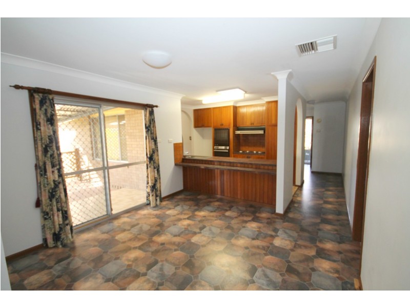 8 Sequoia Place, Inverell NSW 2360