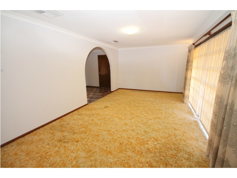 8 Sequoia Place, Inverell NSW 2360