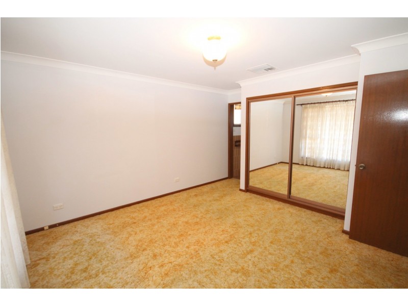 8 Sequoia Place, Inverell NSW 2360